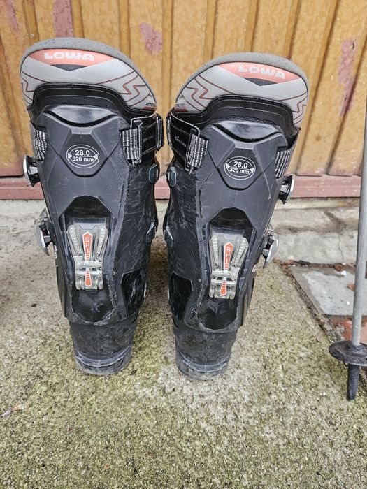 Ски, ски обувки и щеки