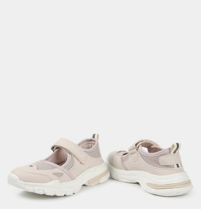 Новые. Супер легкие кроссовки.