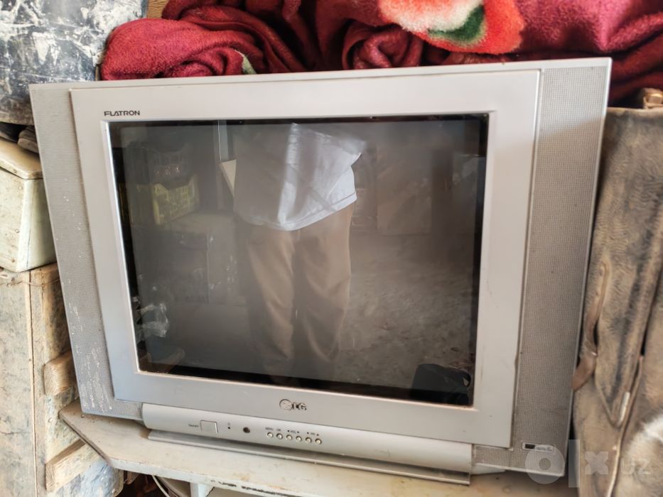 Eski televizor sotiladi
