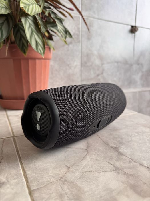 JBL- Charge 5 в отлично състояние