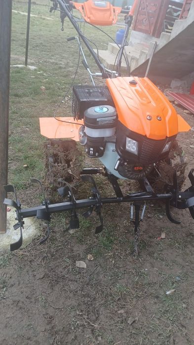 Vând motocultor foarte puțin folosit