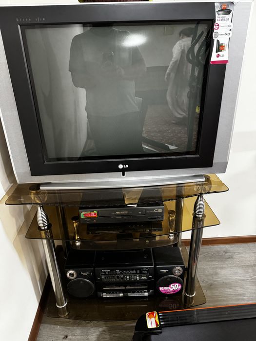 Телевизор,видио,падставка аргинал все в месте