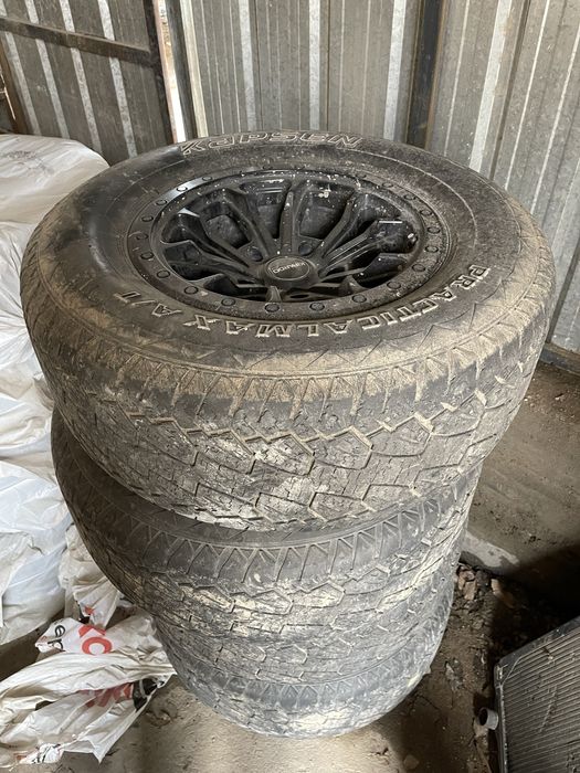 Продам диски с шинами 285/65/17