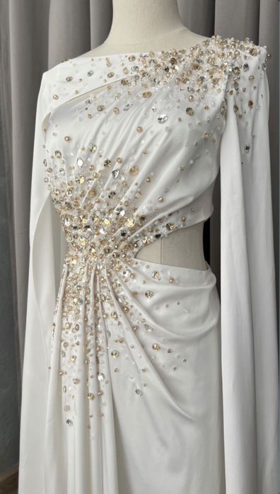 Платье со шлейфом на Узату