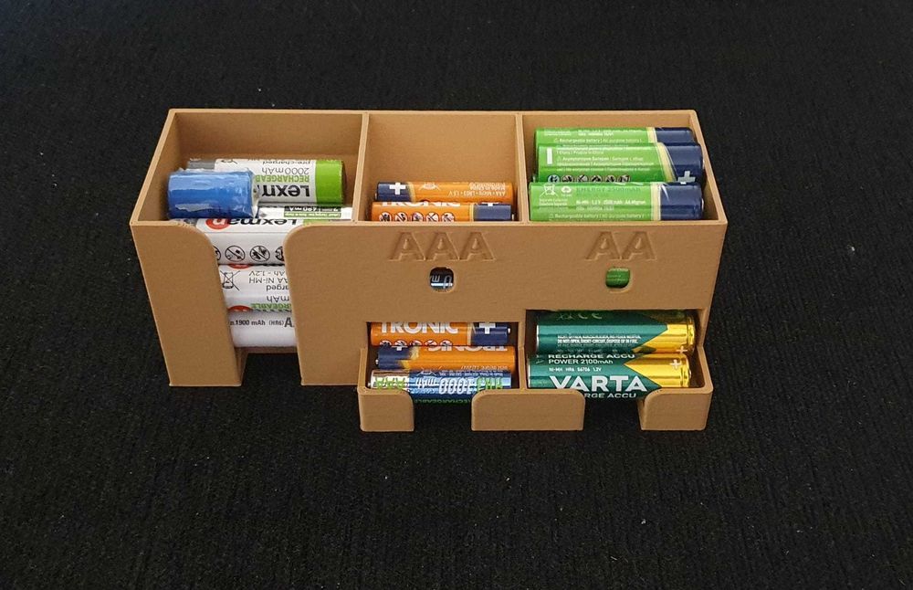 Cutie / organizator baterii / acumulatori