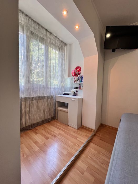 Vând apartament 3 camere Oradea
