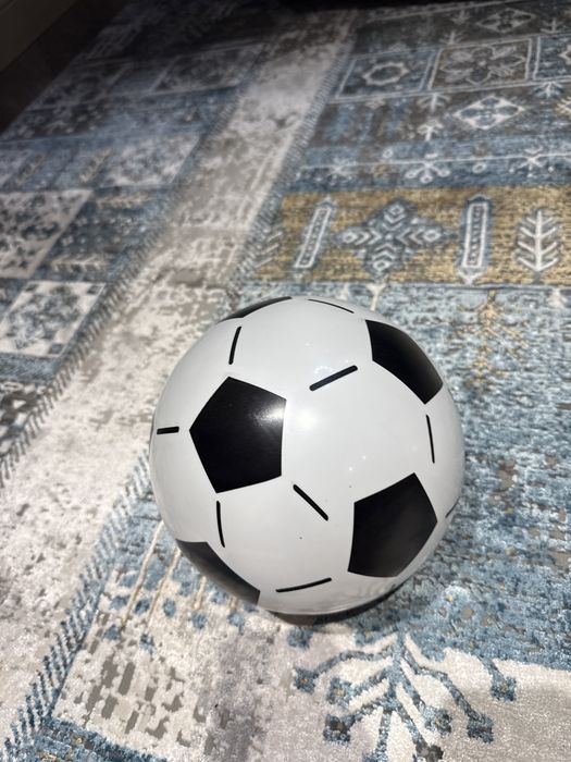 Резиновый мячик.