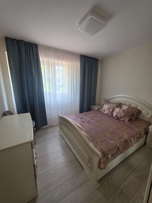 Ocazie! De inchiriat 2 camere decomandate ,lux,etaj 1/4 Mazepa ,zona banci.