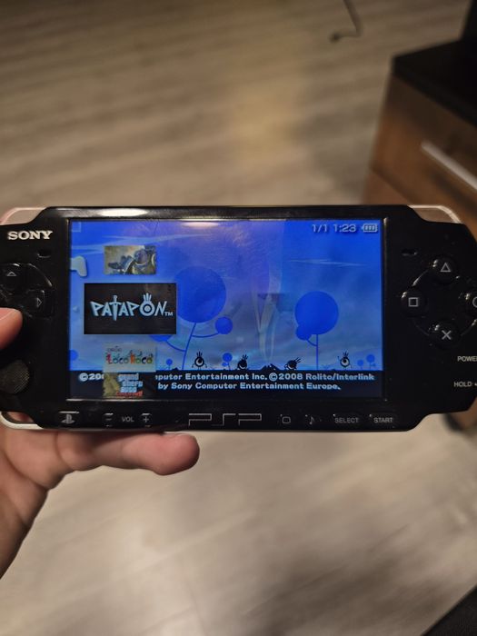 Consola handheld Psp 3000 modat 64gb si 7 cd uri de jocuri