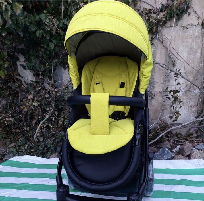 Коляска деткая с люлькой