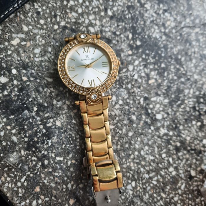 Vand ceasuri de dama