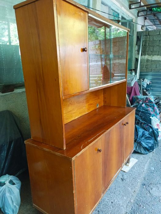 Серван, витринный шкаф