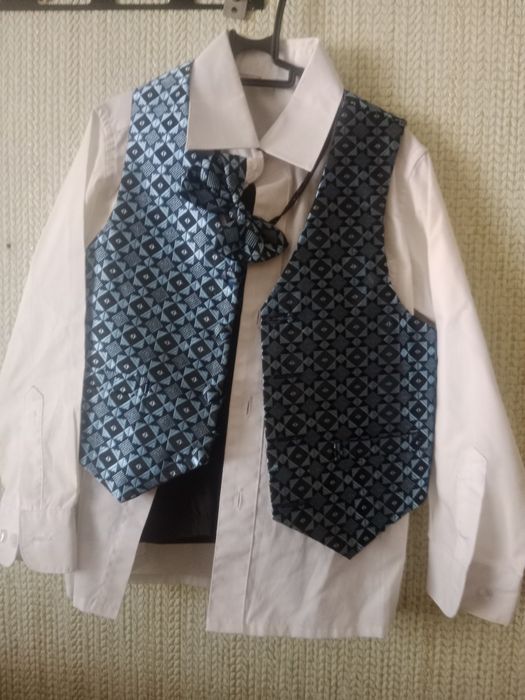 Продам костюм школьный