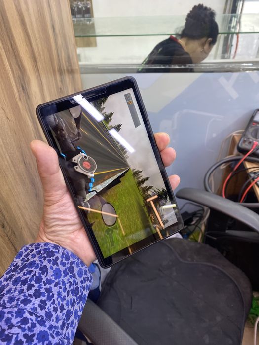 Планшет Lenovo tb-7305x