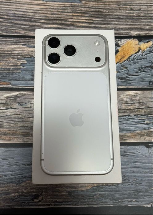 Vand / Schimb iPhone 17 Pro Max 256GB Silver