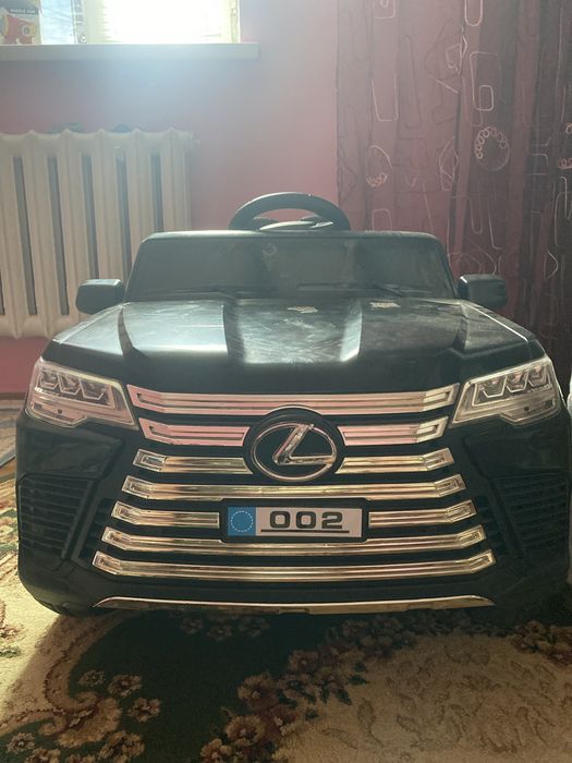 Машина Lexus новое