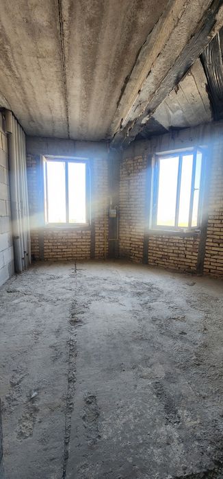 Бухоро шахар марказида жойлашган куп каватли турар жойни  сотилади