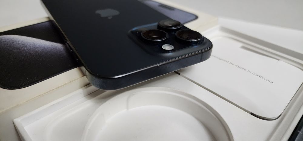 Iphone 15 Pro Max J/A  256GB Kar Dak bor Batareka 77%
