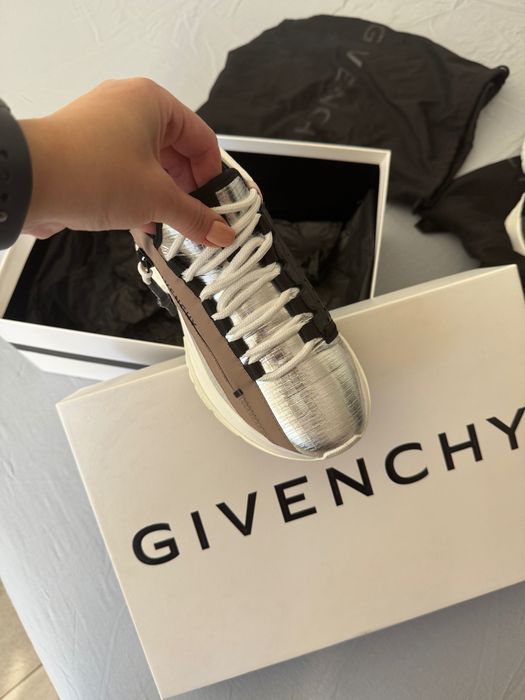 Adidasi Givenchy