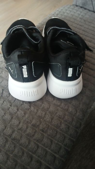 Vând adidași baieti puma