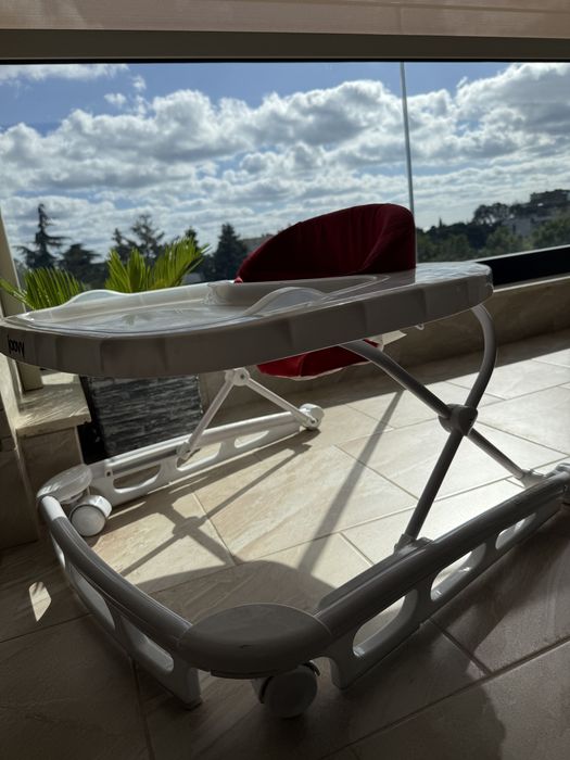 Бебешка проходилка Joovy Spoon, стабилна, удобна и лесна за почистване