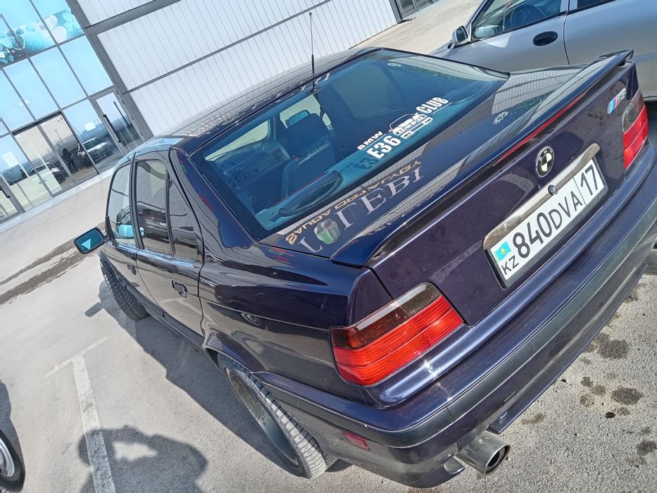 Продаю машину бмв е36