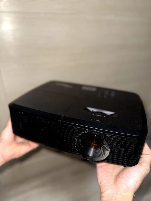 Продам проектор Optoma