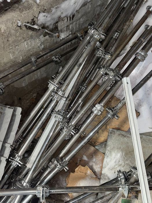 Стойки для полок, витрин