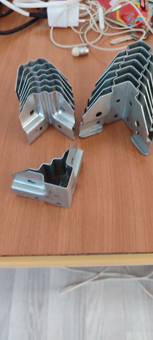 Крепеж для труб угловой 20/20