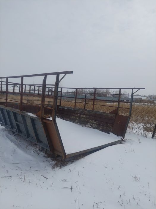 Продаю сеновоз на зил