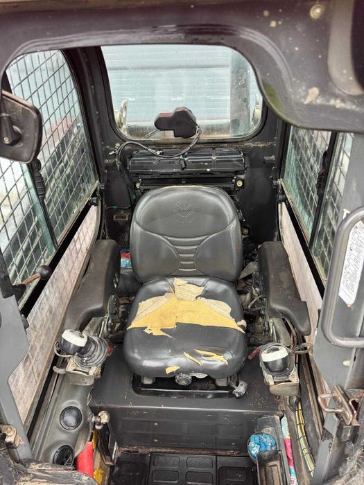 Miniincarcator New Holland L220 ( bobcat )