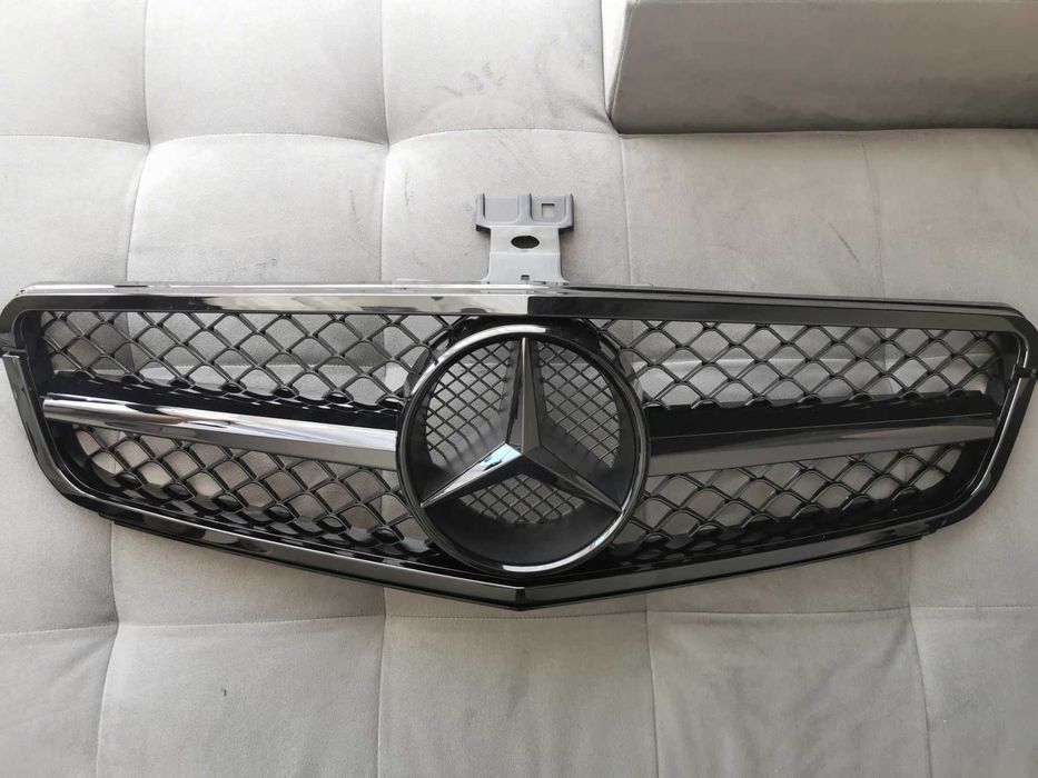 Решетка с емблема тип C63 за Mercedes W204 2007/2014