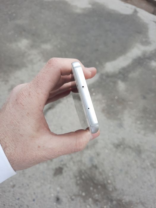 Samsung s7 white sotladi