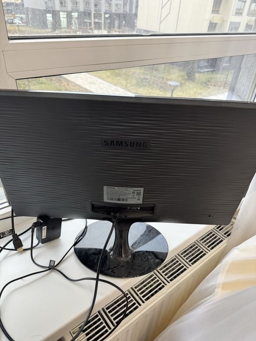 Монитор Samsung S24D332H