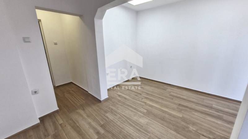 Дава се под наем Магазин в Варна, ВИНС - 50 кв.м за 2500 € - Снимка #4