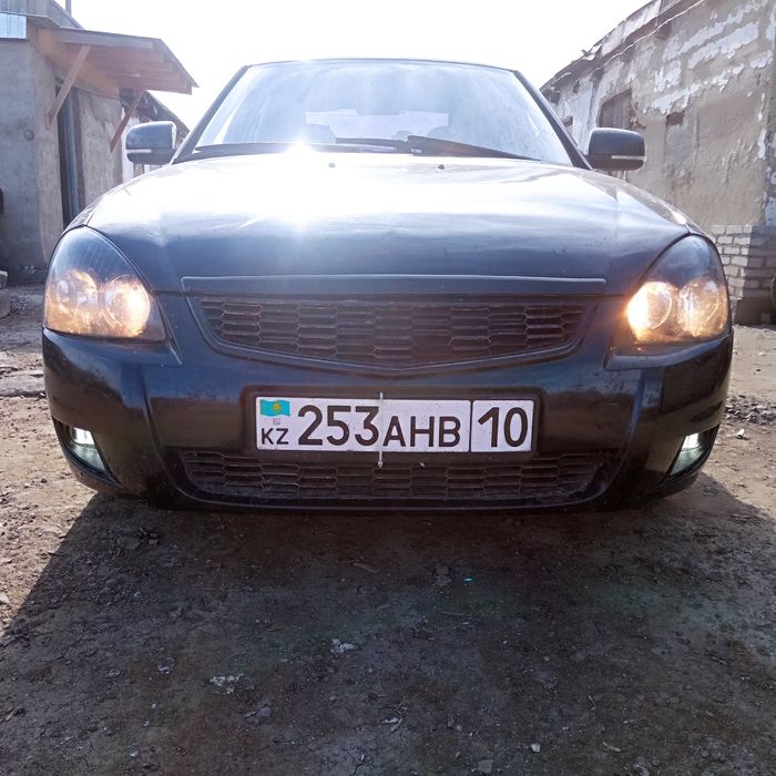 Продаю автомобиль Приора хэтчбэк 2008 гола