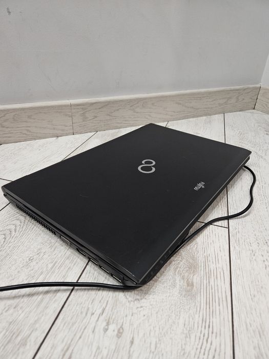Fujitsu i5 ноутбук