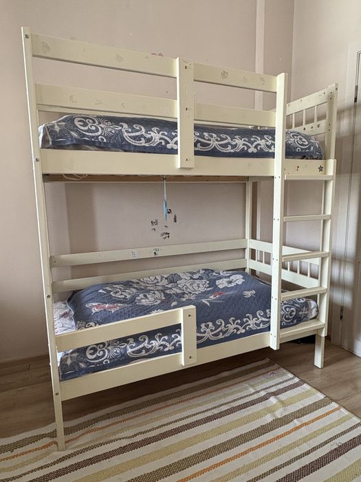 Двухъярусная кровать