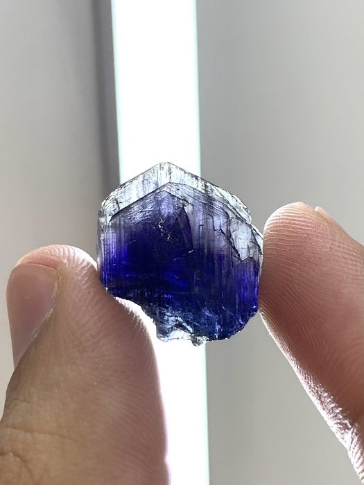 Танзанит не нагряван със сертификат