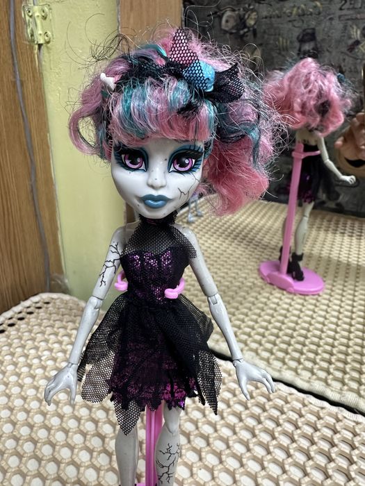 Продам куклу  монстр хай!