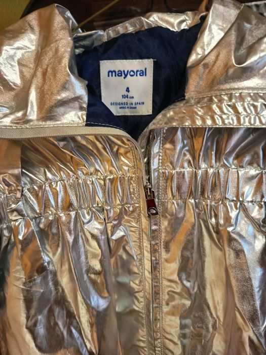 "Mayoral "- детско сребристо яке с качулка за момиче