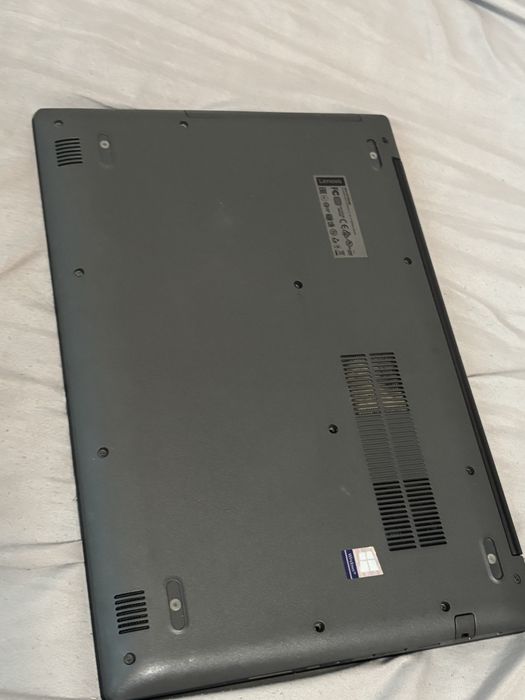 Ноутбук Lenovo.