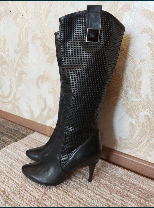 Кожаные демисезонные сапоги. 39 размер.