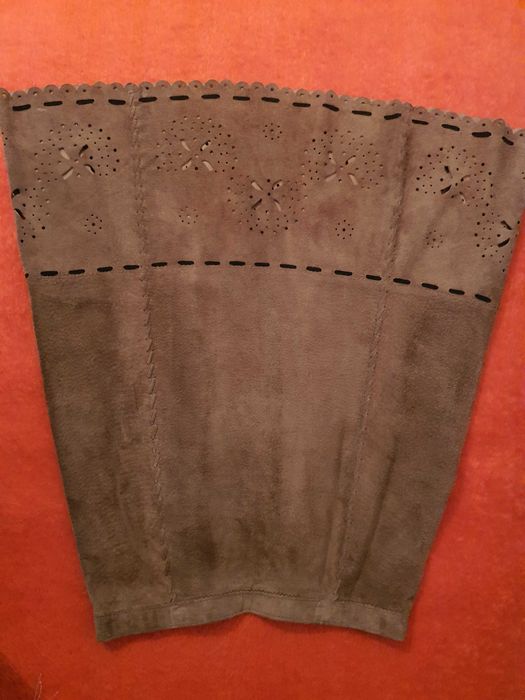 Кожена пола- естествена кожа.