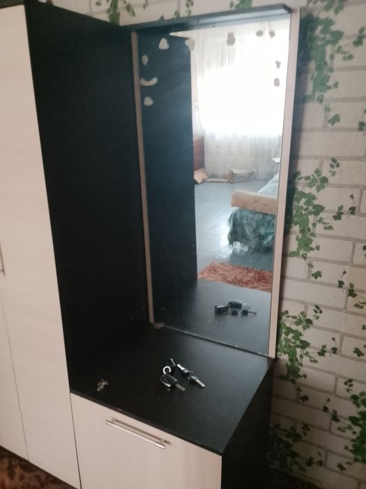 Продам прихожую 20.000