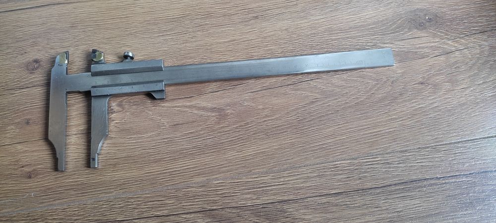 Метален шублер със заварени видии