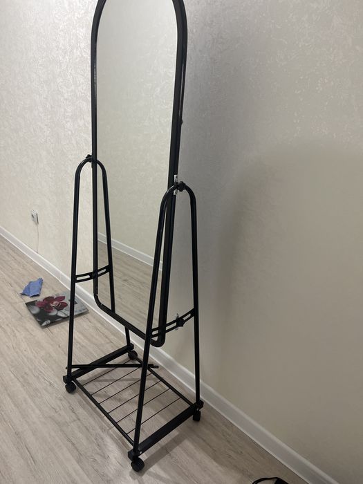 Зеркало с колесками