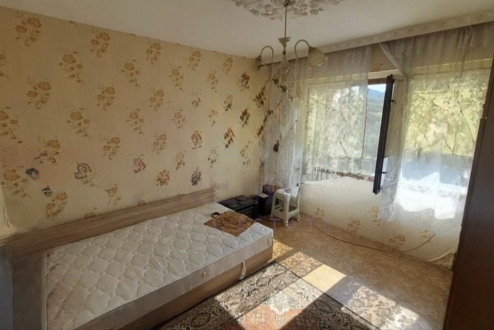 Продавам 3 стаи апартамент