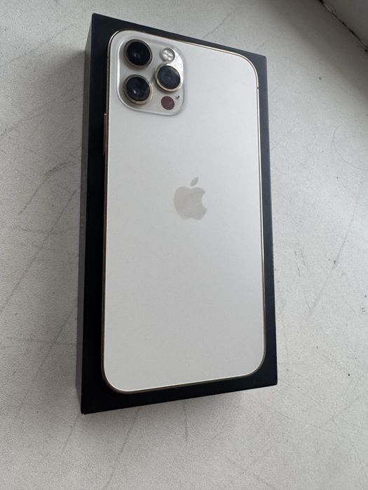 Продам айфон 12про