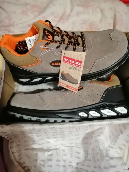 Pantofi cu bombeu